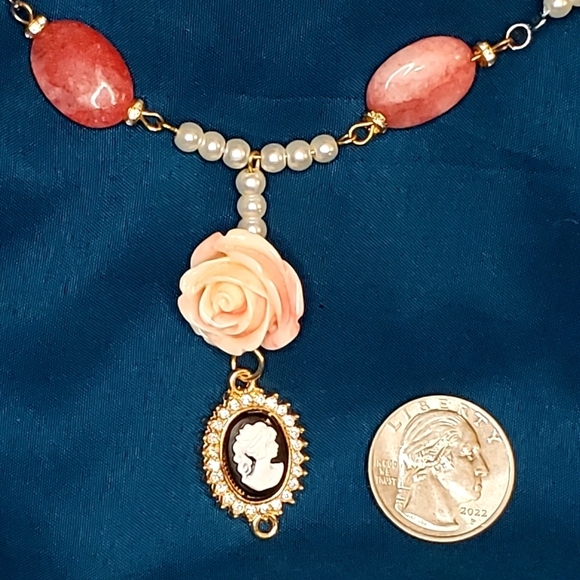 Handmade pearl and pink agate necklace. - Picture 4 of 4